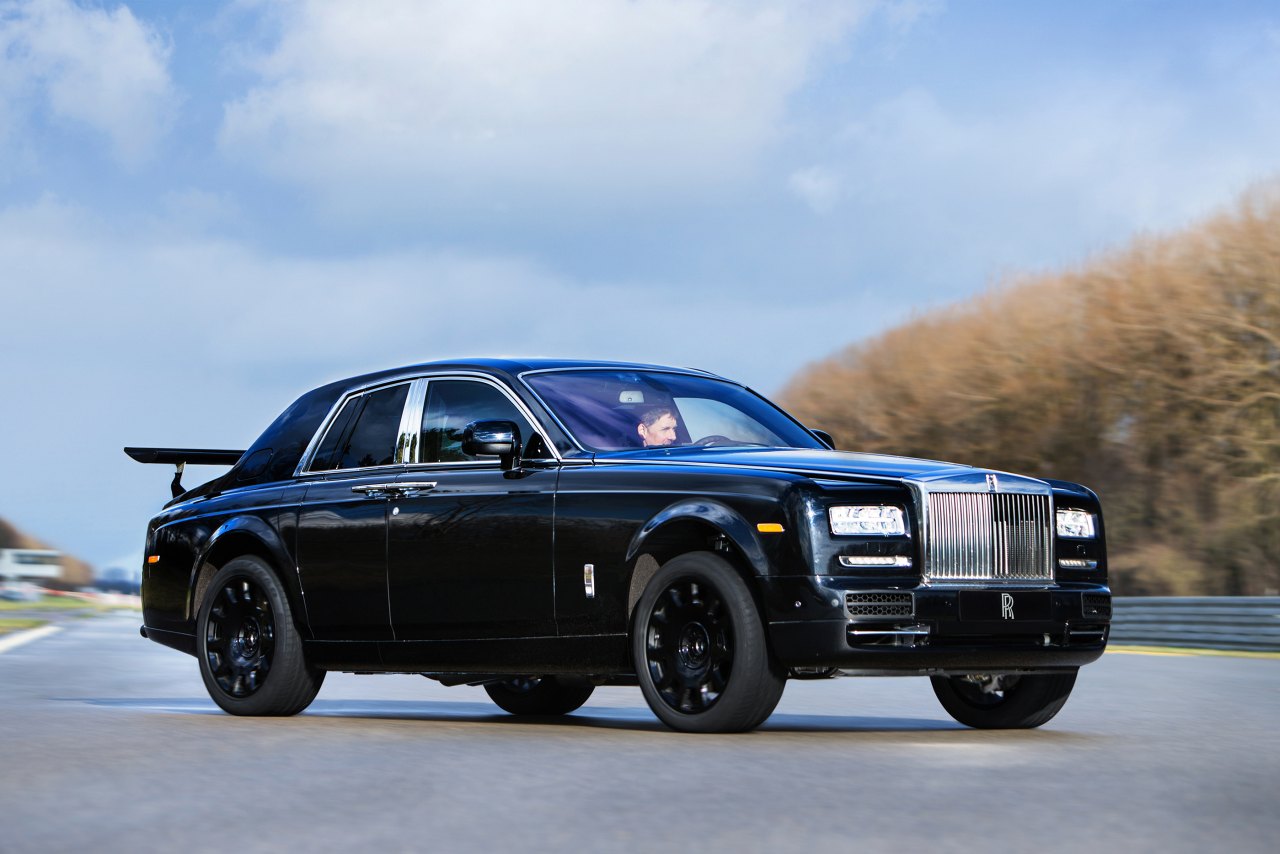 Testwerk voor eerste SUV van Rolls-Royce draait op volle toeren