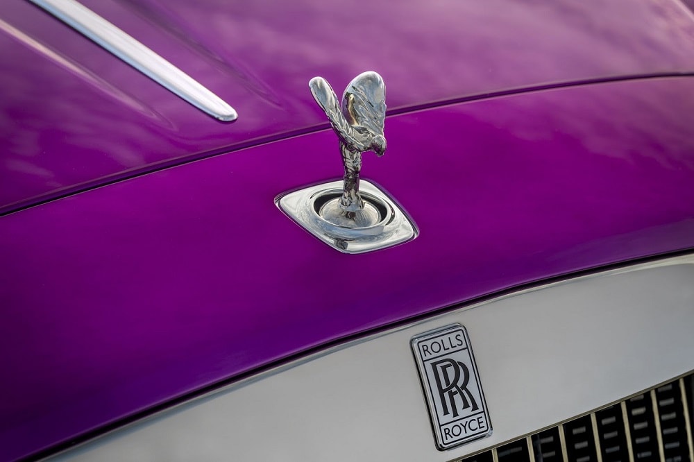 Michael Fux vult autocollectie aan met fuchsia Rolls-Royce Dawn