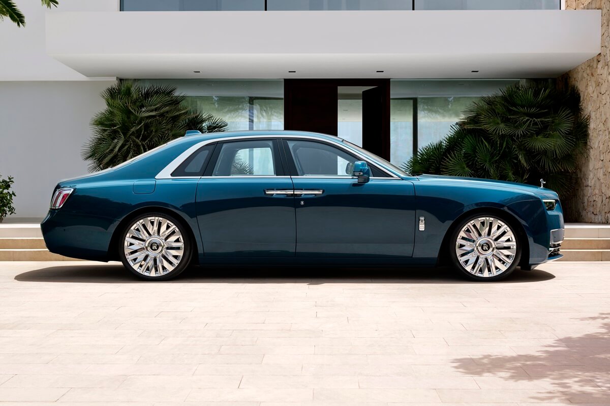 Rolls-Royce Ghost 2025