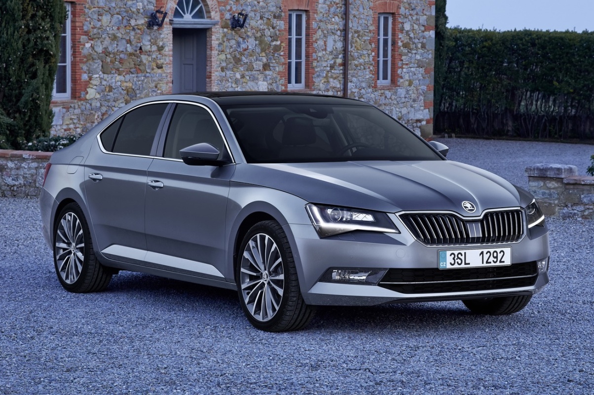 Nieuwe lading foto's van Skoda Superb