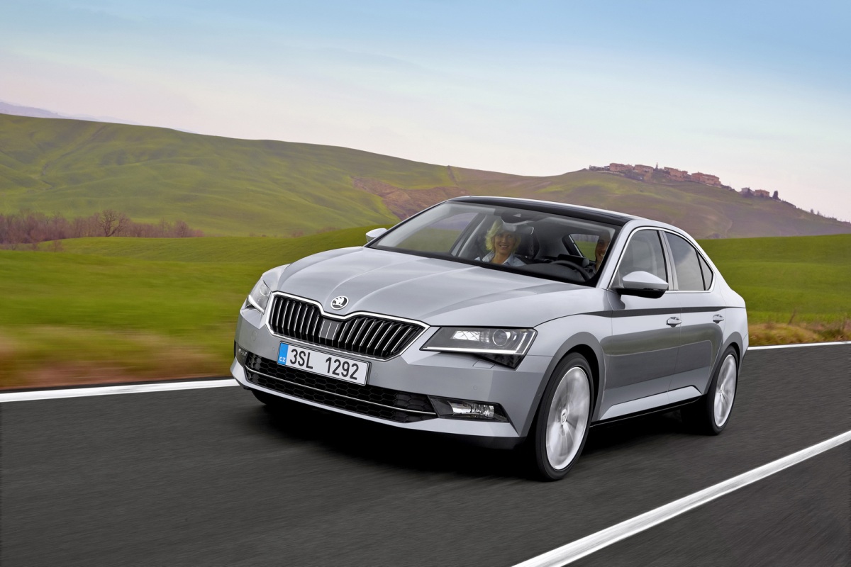 Nieuwe lading foto's van Skoda Superb