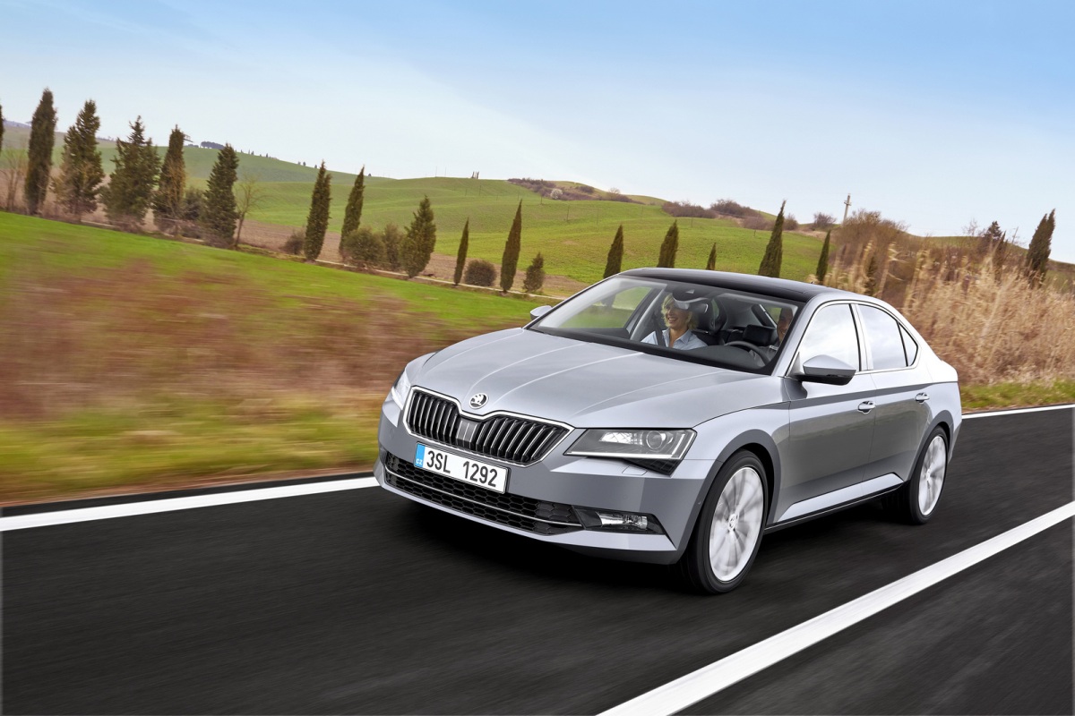 Nieuwe lading foto's van Skoda Superb