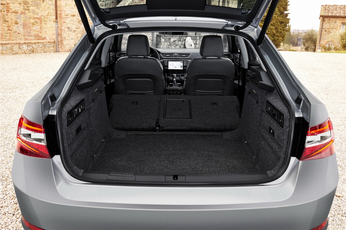 Nieuwe lading foto's van Skoda Superb