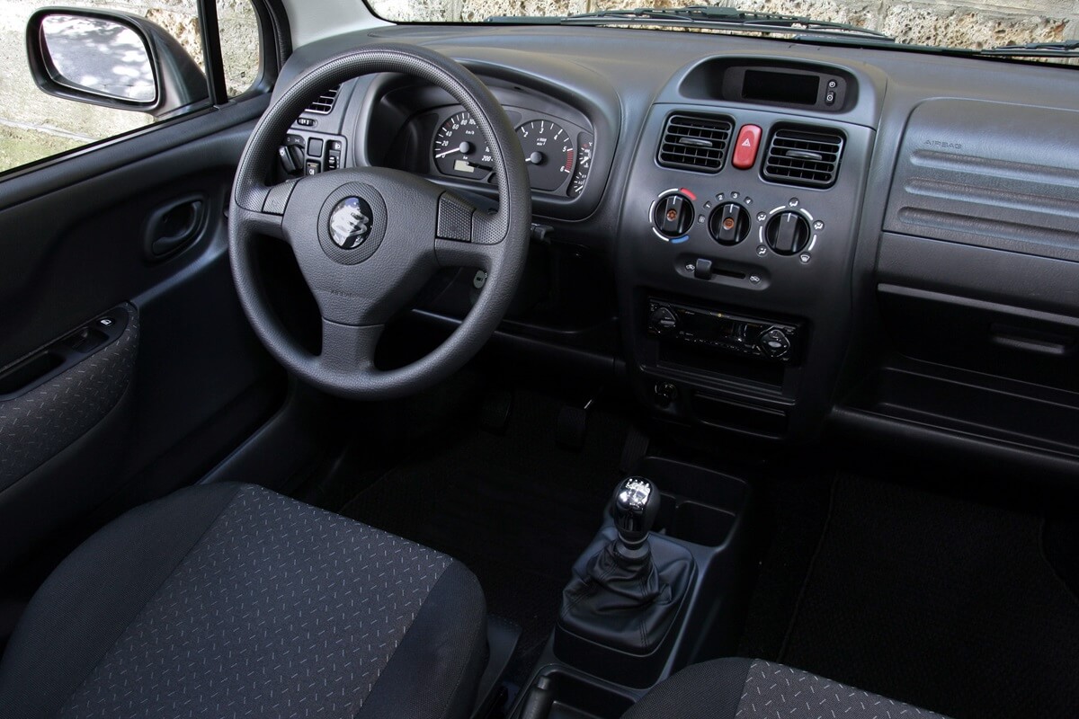 Suzuki Wagon R 2003-2006 intérieur