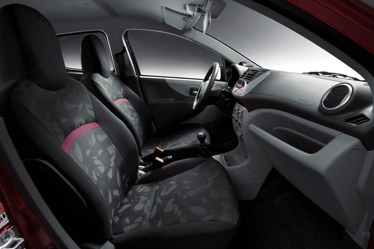 Suzuki Alto 2008-2014 interieur