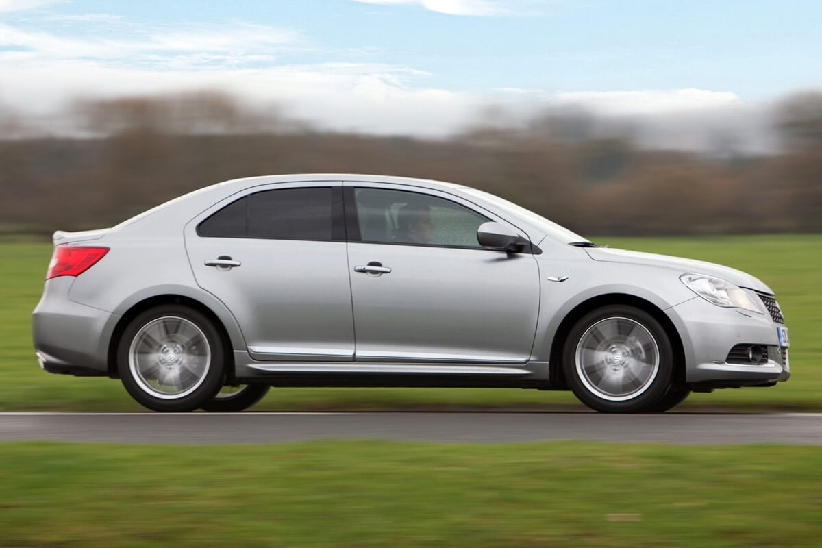 Suzuki Kizashi 2010-2015 extérieur côté