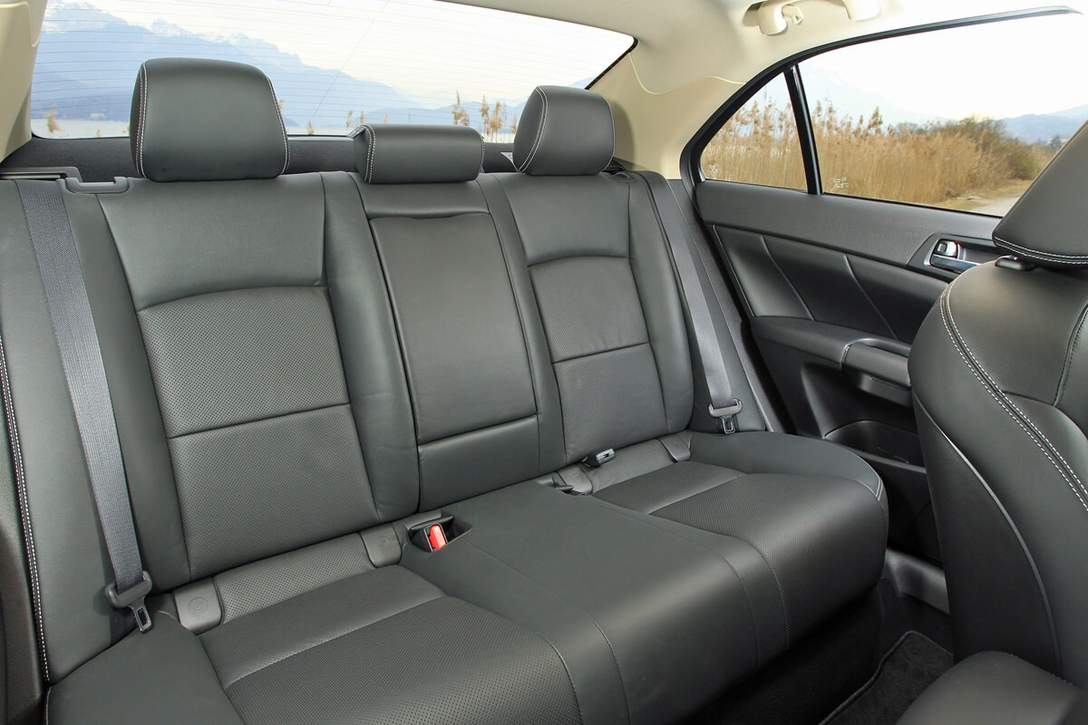 Suzuki Kizashi 2010 - 2015 Interieur