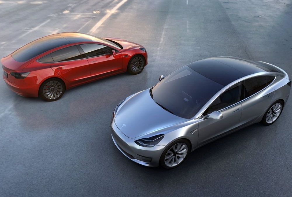 Al meer dan 325.000 orders voor Tesla Model 3
