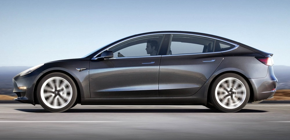 Nieuwe Tesla Model 3 met twee motoren maakt gehakt van BMW M3