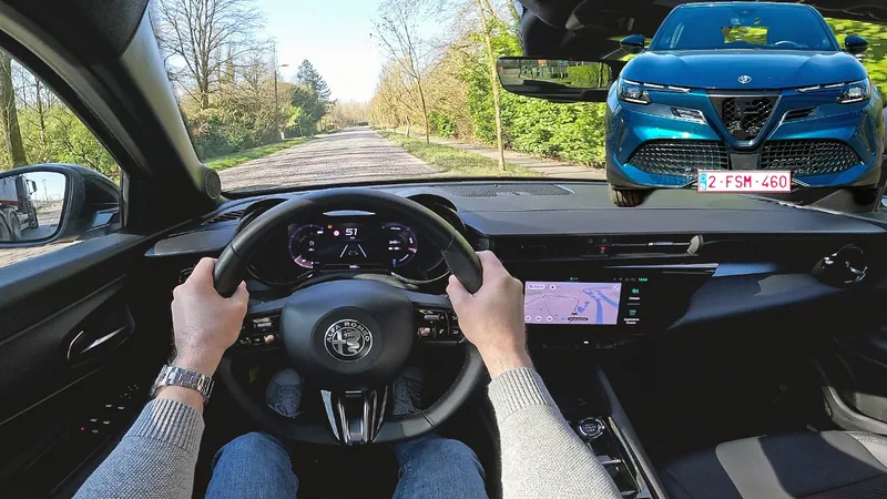 Alfa Romeo Junior Elettrica 2025: exterieur, interieur & POV testrit