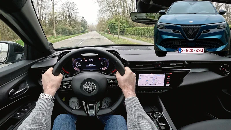 Alfa Romeo Junior Ibrida 2025: exterieur, interieur & POV testrit