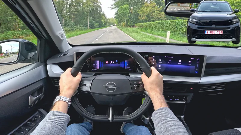 Opel Frontera Hybrid 2026: exterieur, interieur & POV testrit