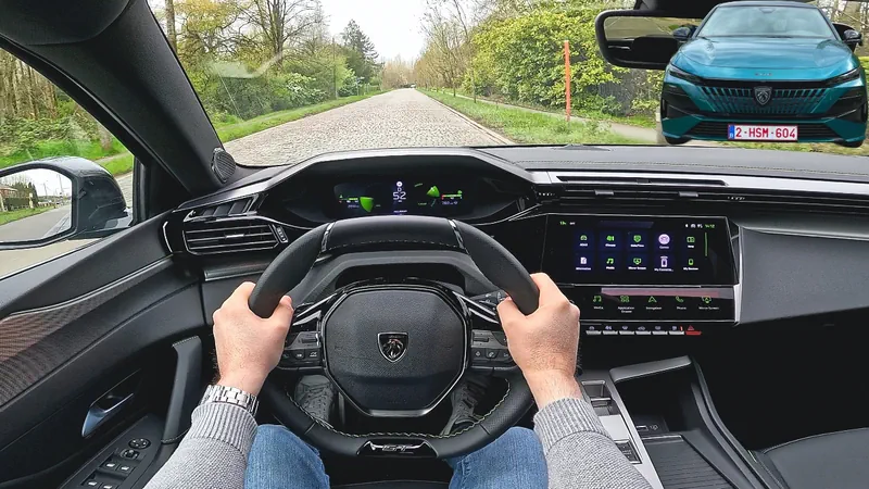 Peugeot 308 Hybrid 2026: exterieur, interieur & POV testrit