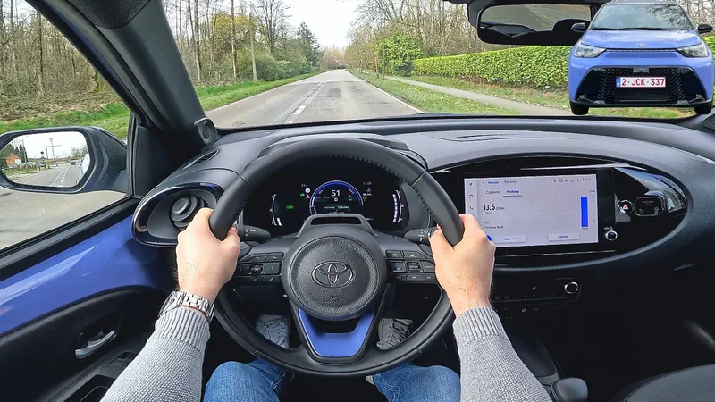 Toyota Aygo X Hybrid 2026: exterieur, interieur & POV testrit
