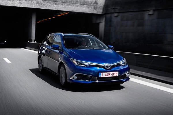 Toyota geeft nieuwe lading foto's van vernieuwde Auris vrij