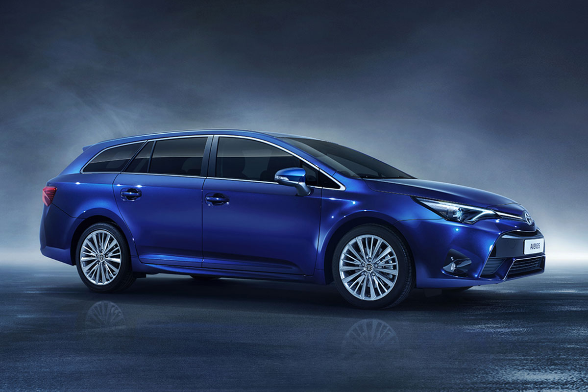 Toyota toont eerste beelden van gefacelifte Avensis