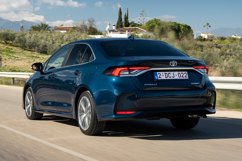 Nouvelle Toyota Corolla Sedan 2026 et générations précédentes - Autotijd