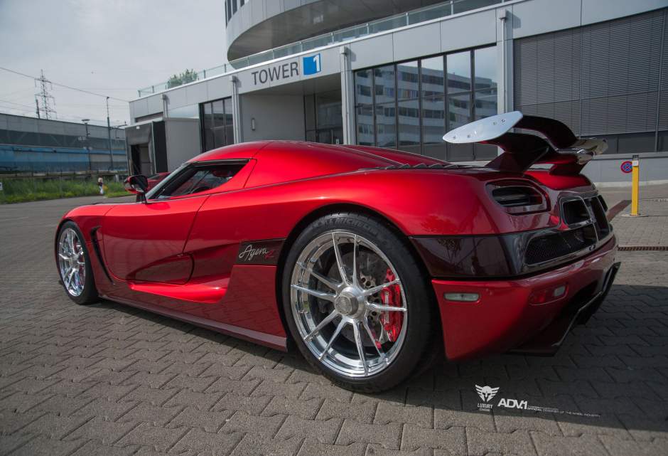 Koenigsegg Agera R blinkt met velgen van ADV.1