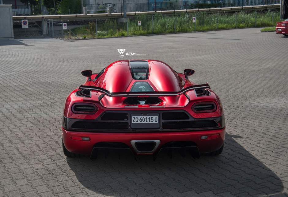 Koenigsegg Agera R blinkt met velgen van ADV.1