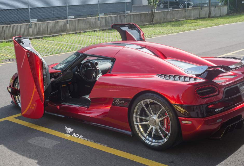 Koenigsegg Agera R blinkt met velgen van ADV.1
