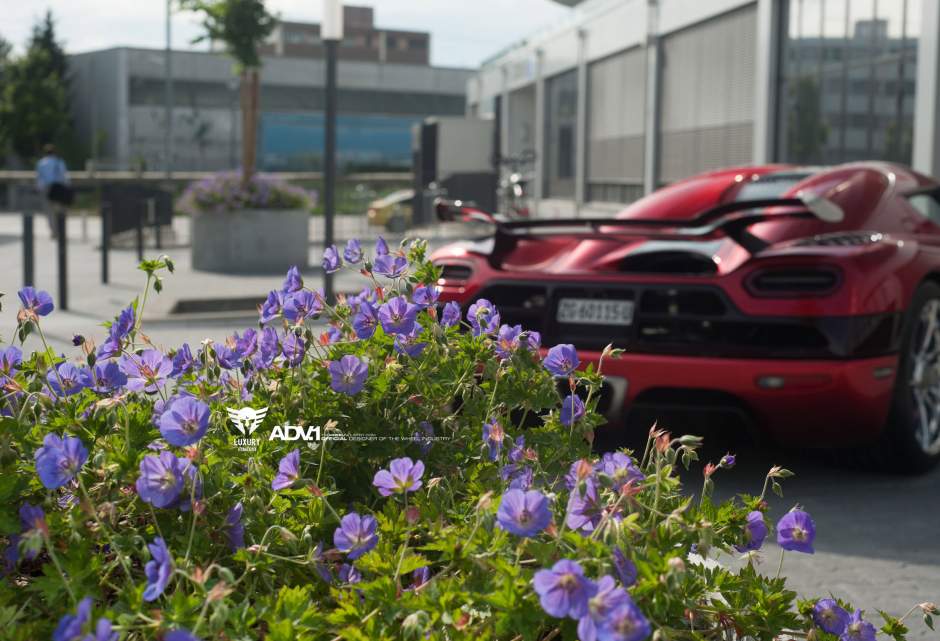 Koenigsegg Agera R blinkt met velgen van ADV.1