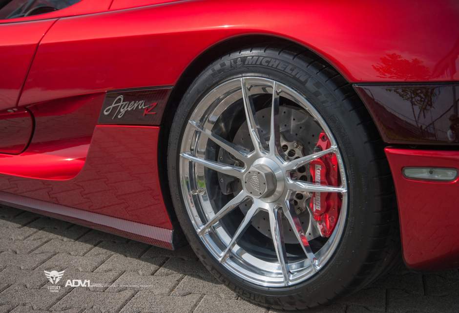 Koenigsegg Agera R blinkt met velgen van ADV.1