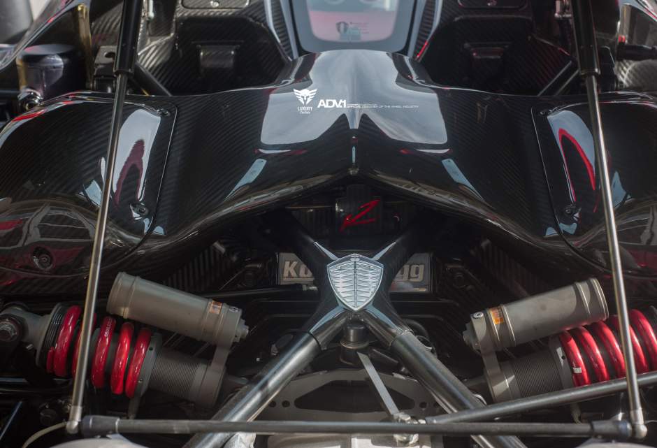 Koenigsegg Agera R blinkt met velgen van ADV.1
