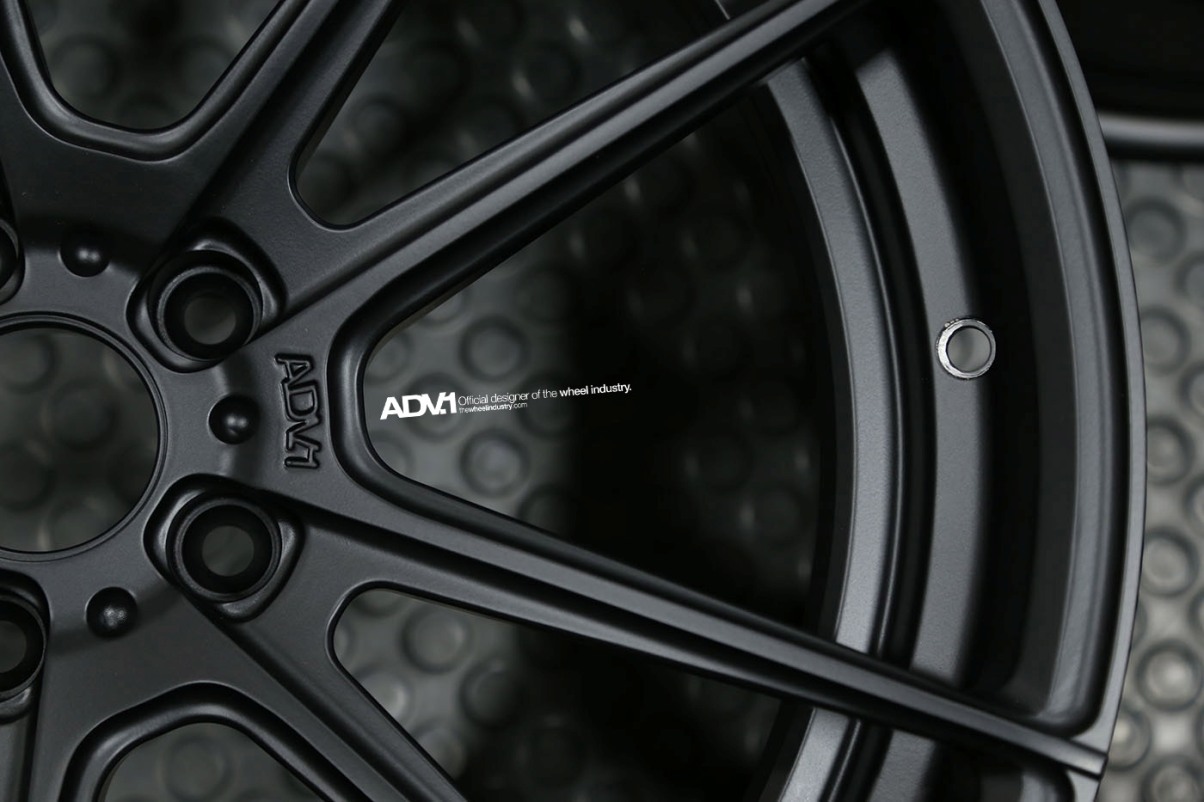 Topcar Porsche Macan Ursa voorzien van ADV.1 velgen