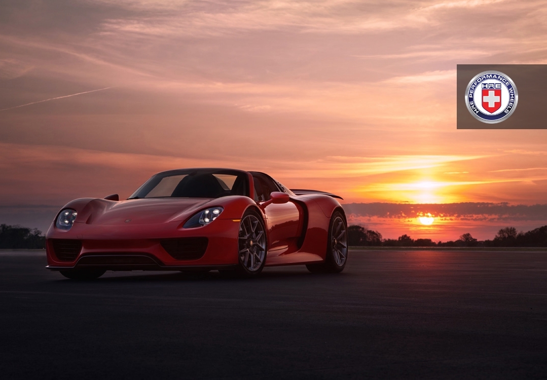 Rode Porsche 918 Spyder met velgen van HRE is een plaatje
