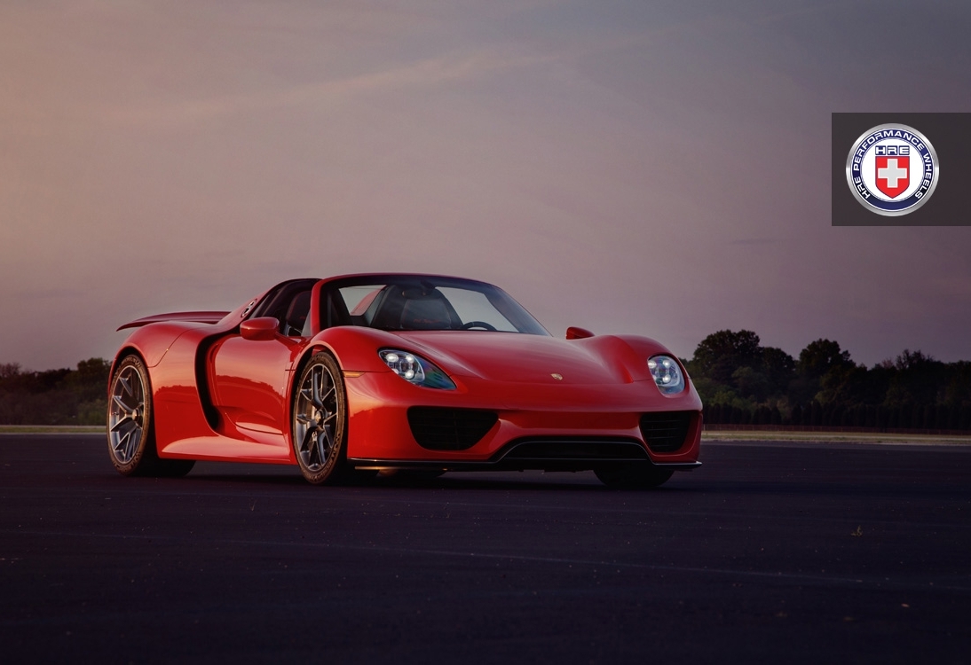 Rode Porsche 918 Spyder met velgen van HRE is een plaatje