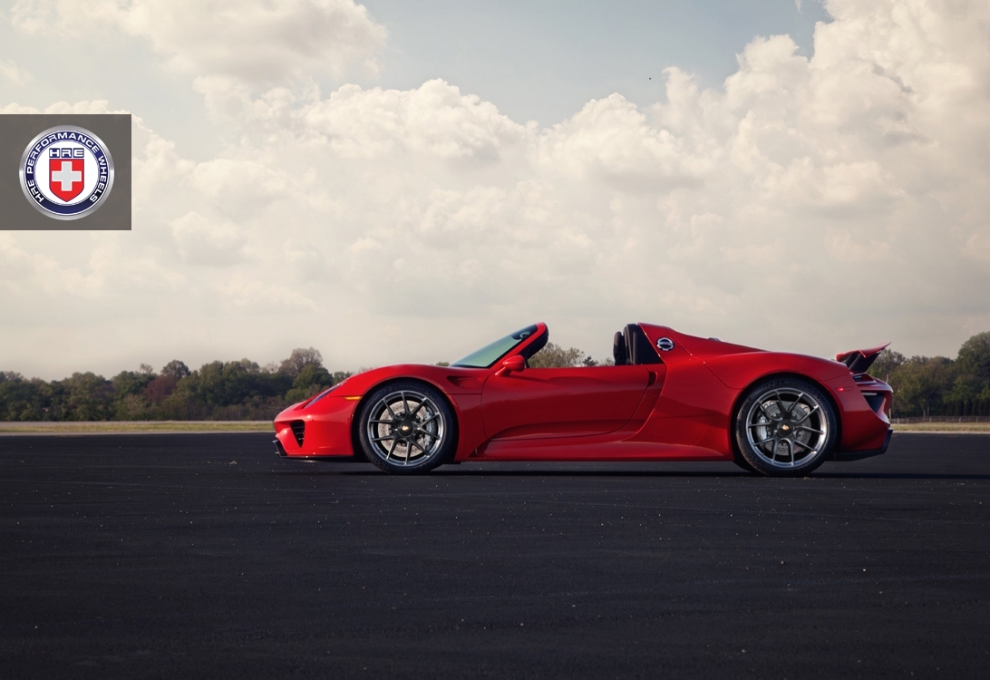 Rode Porsche 918 Spyder met velgen van HRE is een plaatje
