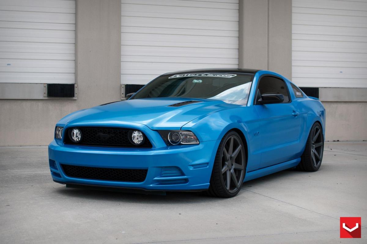 Ford Mustang aangekleed met velgen van Vossen