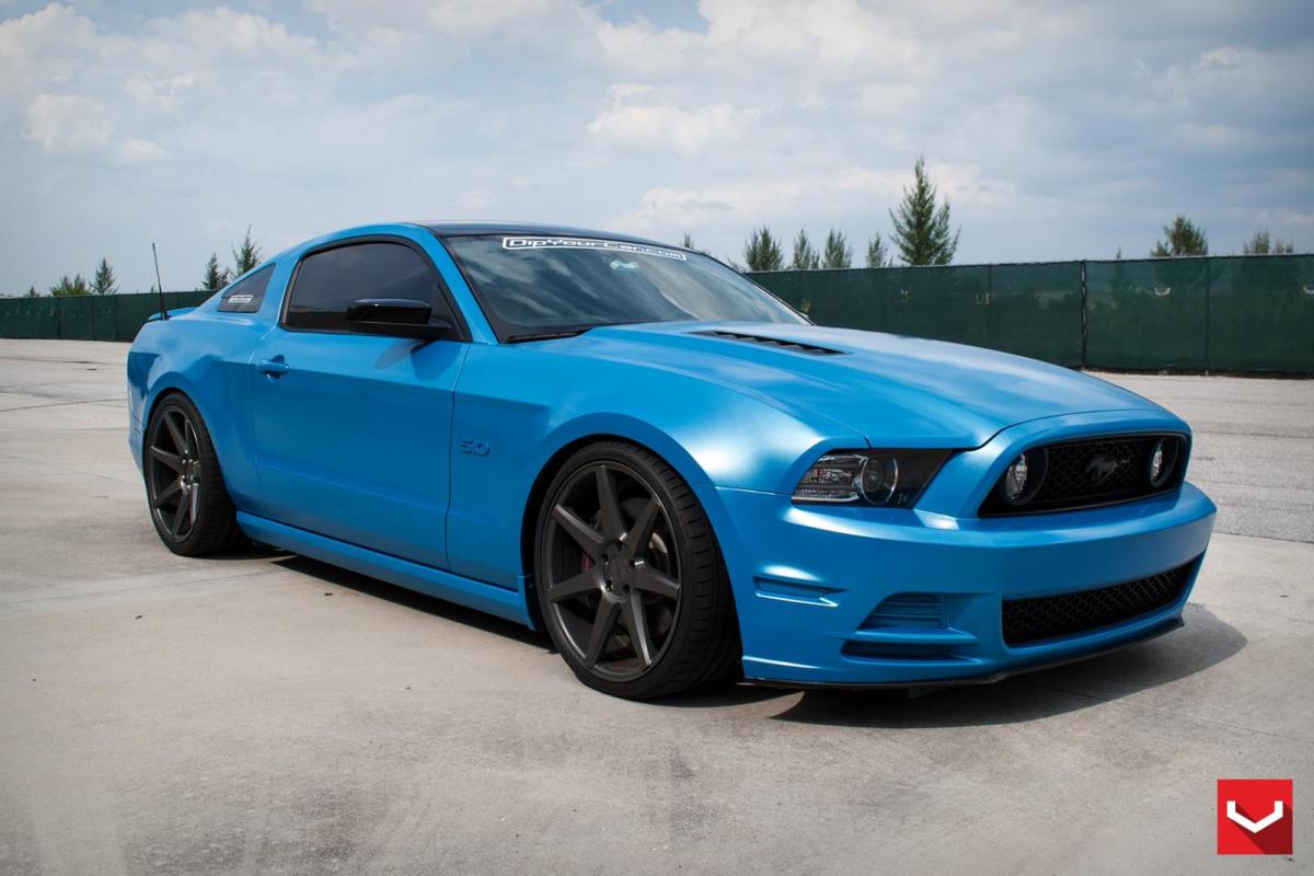 Ford Mustang aangekleed met velgen van Vossen