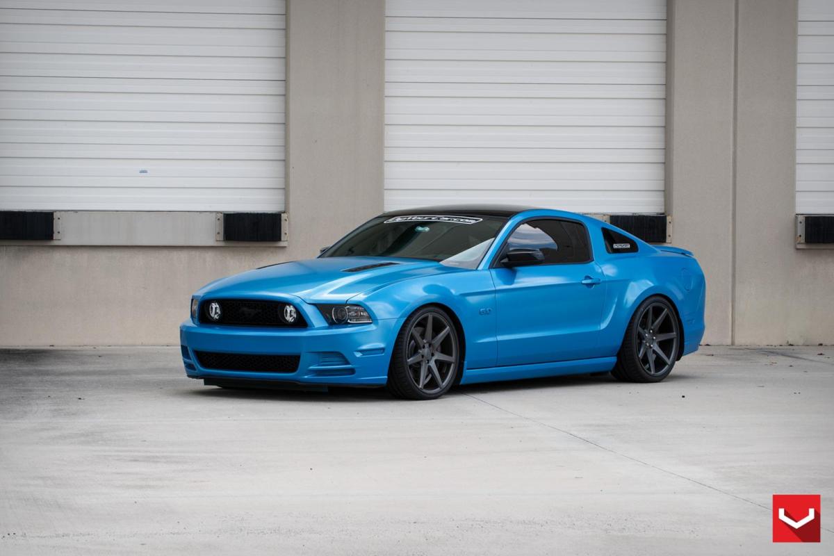 Ford Mustang aangekleed met velgen van Vossen