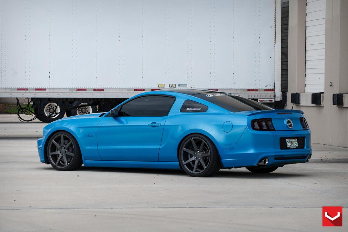 Ford Mustang aangekleed met velgen van Vossen