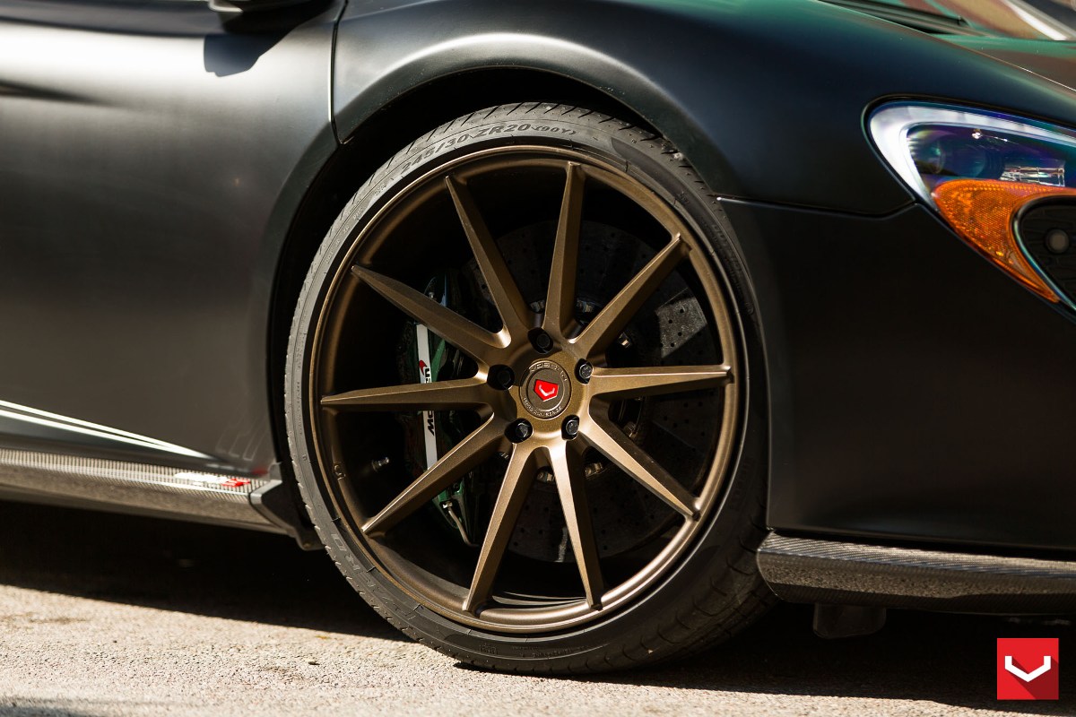 Volledige fotoshoot van Lamborghini Huracán en McLaren 650S Spider op Vossen Wheels