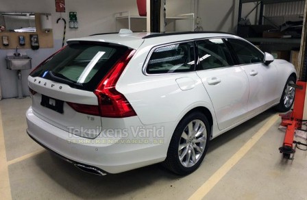 Gelekt: witte Volvo V90 duikt op in werkplaats