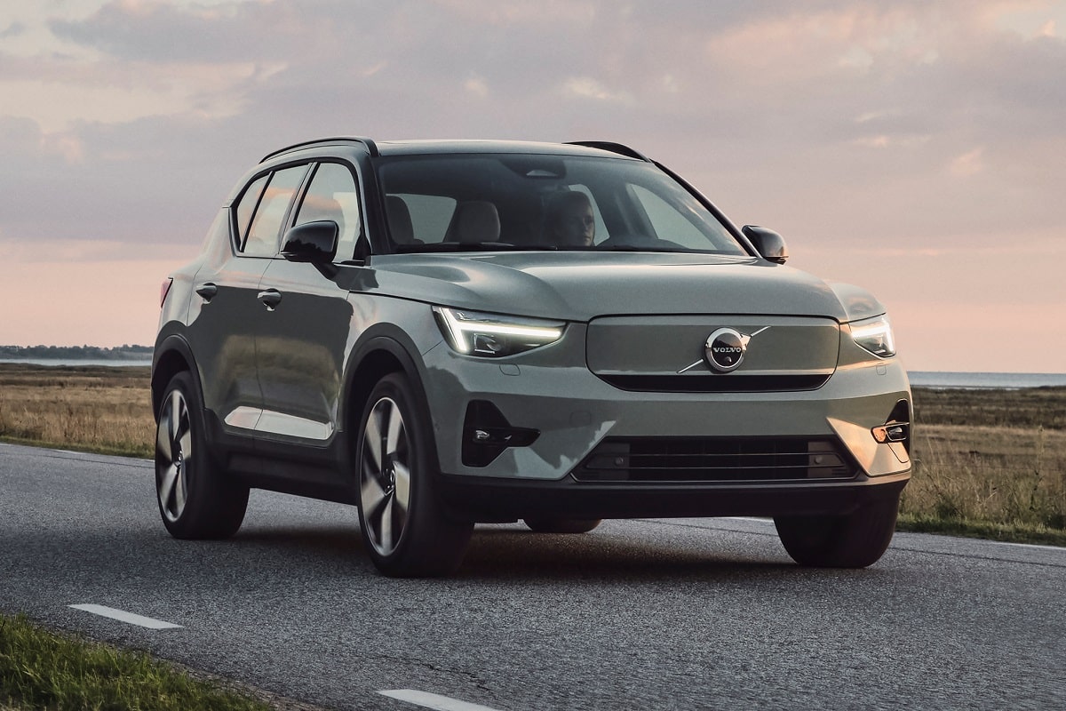 Specs Volvo XC40 Recharge T4 211 hp 7-speed DCT automatic FWD