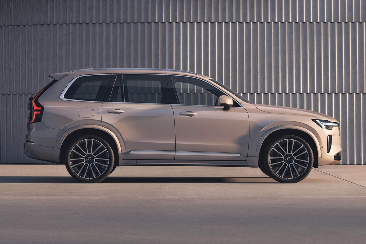 Volvo XC90 B6 300 CV  trazione integrale 2025